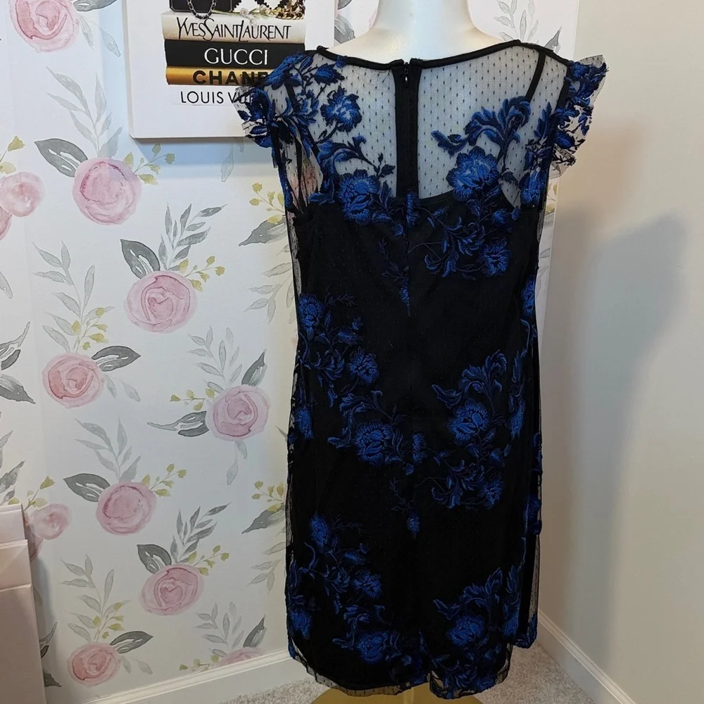 Beautiful Julia Jordan Lace Dress (Black/Blue Stitched Florals) - Picture 4 of 4